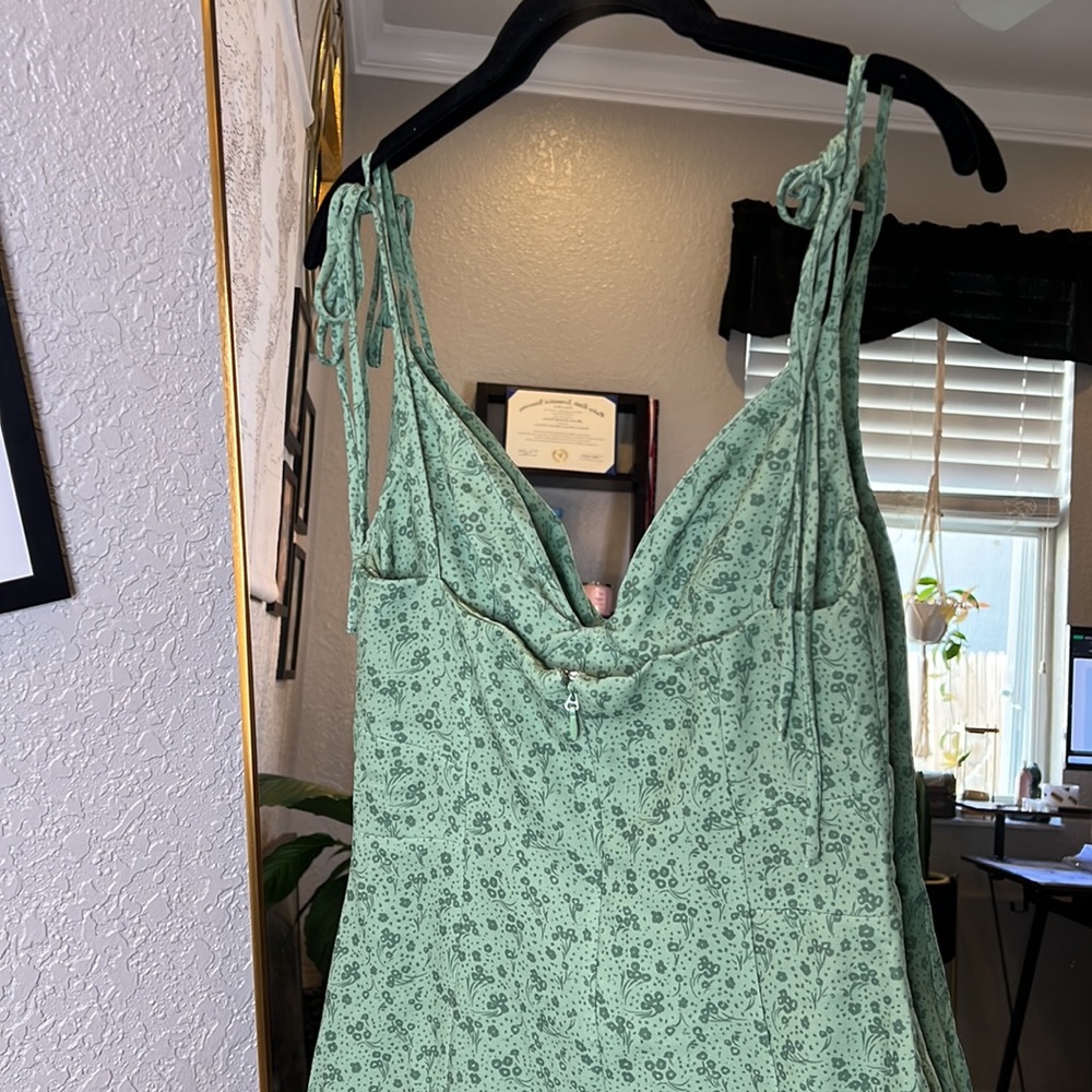 HOUSE OF CB 'Cornelia' Green Tonal Floral Midi Dress NWOT - Picture 10 of 11